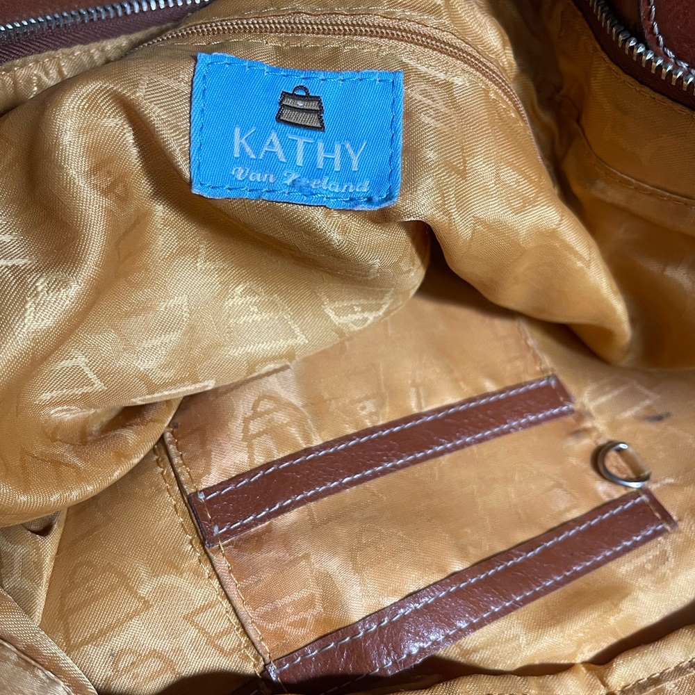 KATHY VAN ZEELAND BAG SUPER SPACIOUS WITH BEAUTIFUL CHARM - Picture 14 of 14